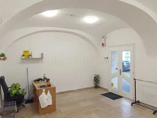 Eladó kereskedelmi és ipari ingatlan Keszthely 26 nm