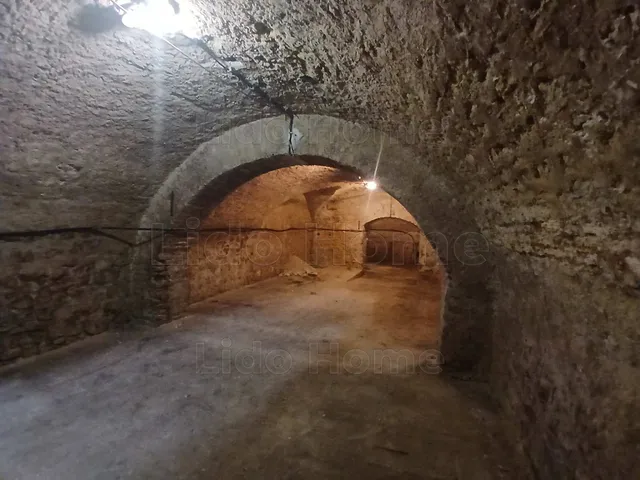 Eladó kereskedelmi és ipari ingatlan Tapolca 187 nm