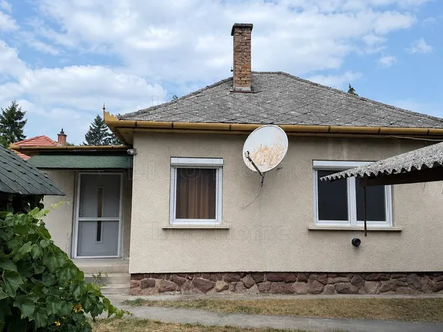 Eladó nyaraló Balatonfenyves 51 nm