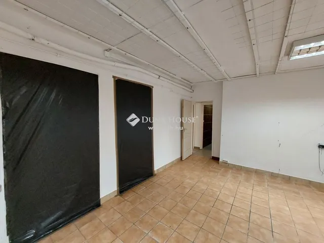 Kiadó kereskedelmi és ipari ingatlan Nádasdladány 100 nm