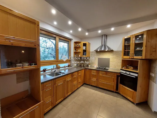 Eladó ház Székesfehérvár, Öreghegy 350 nm