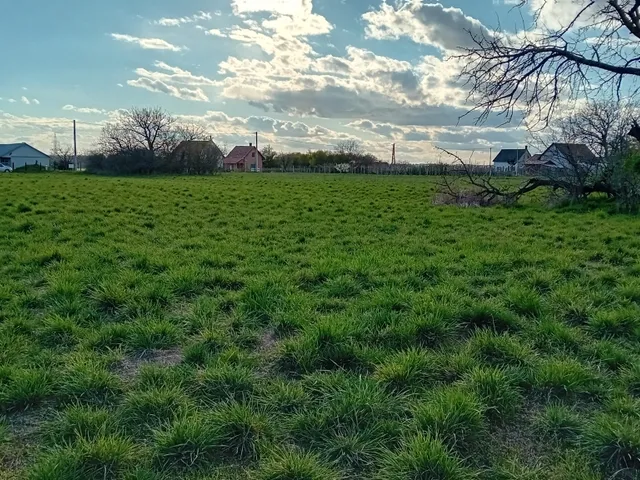 Eladó telek Balatonszabadi 3580 nm