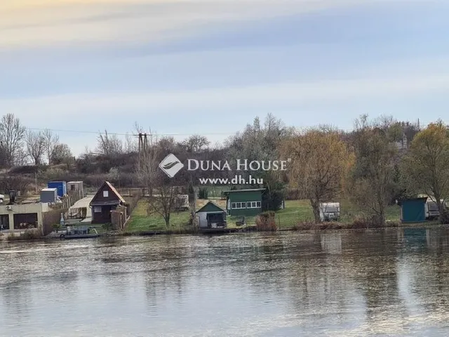 Eladó telek Várpalota 4298 nm