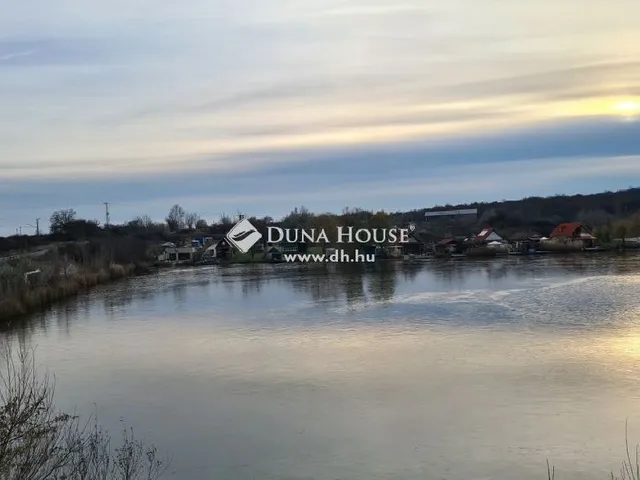 Eladó telek Várpalota 4298 nm