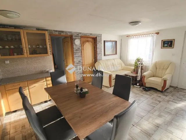 Eladó ház Baracska 157 nm