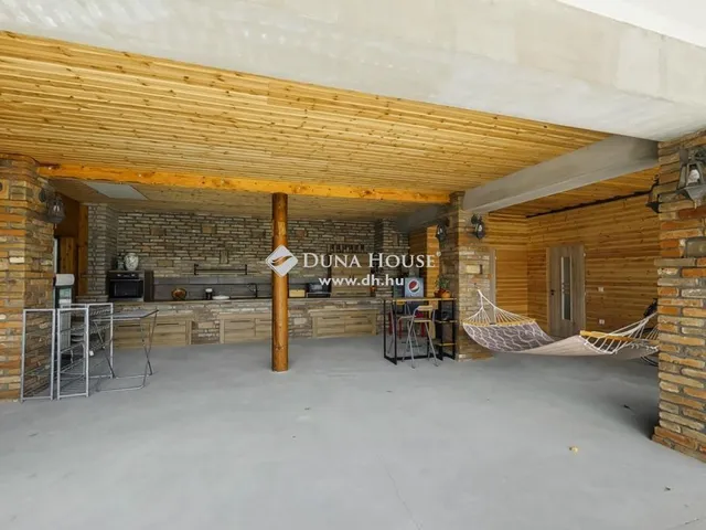 Eladó ház Polgárdi 335 nm