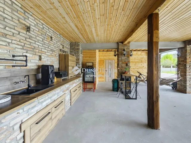 Eladó ház Polgárdi 335 nm