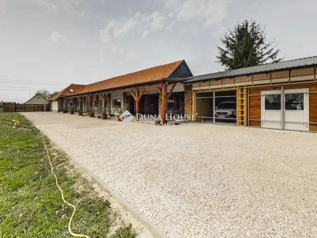 Eladó ház Polgárdi 335 nm