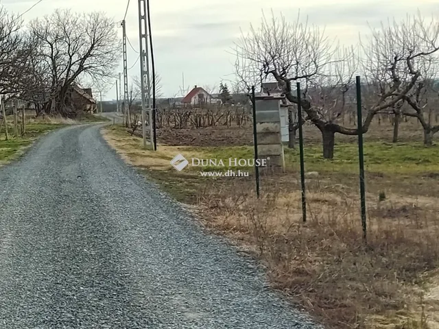 Eladó telek Balatonszabadi 3580 nm