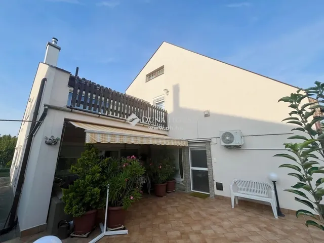 Eladó ház Székesfehérvár, Öreghegy 188 nm