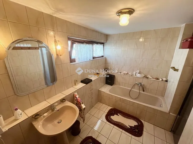 Eladó ház Székesfehérvár, Öreghegy 188 nm