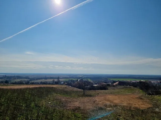 Eladó telek Pákozd 964 nm