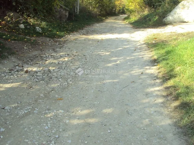 Eladó telek Kőszárhegy 948 nm