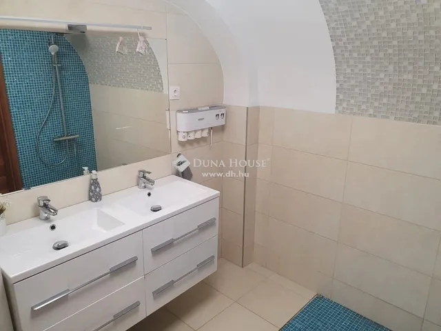 Eladó ház Veszprém 260 nm