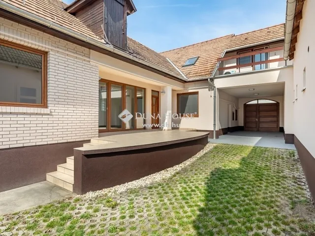 Eladó ház Székesfehérvár, Belváros 265 nm