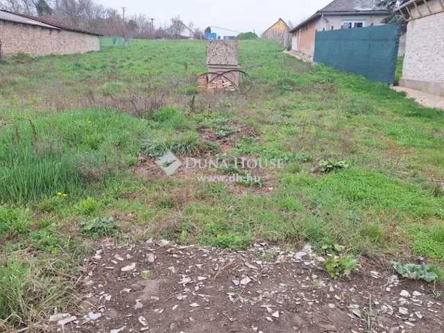 Eladó telek Polgárdi 1827 nm