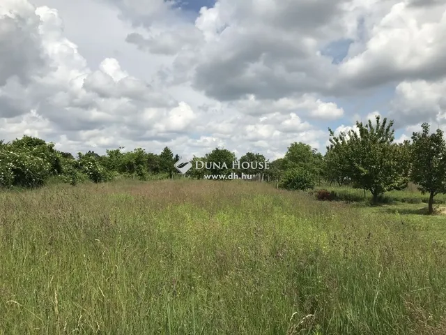 Eladó telek Székesfehérvár 2318 nm