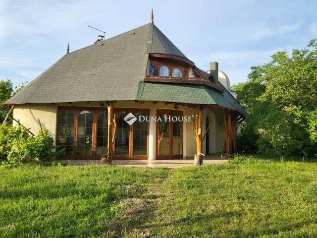 Eladó üdülő és hétvégi ház Balatonakarattya 179 nm