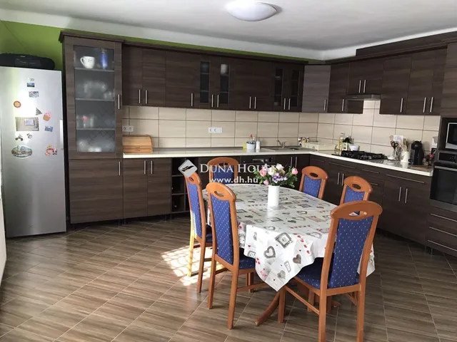 Eladó ház Kisbér 210 nm