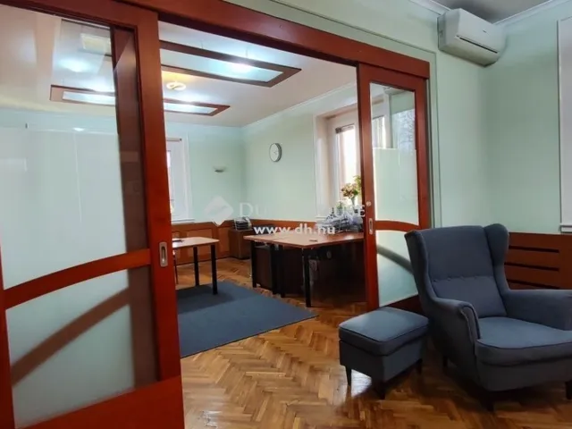 Eladó lakás Székesfehérvár, Belváros 76 nm
