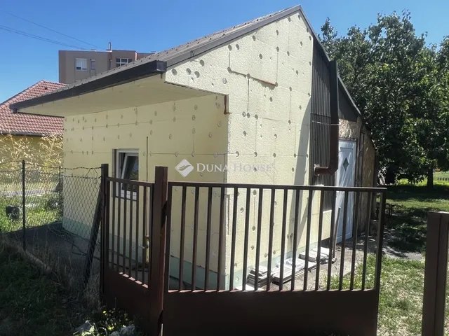 Eladó ház Kincsesbánya 27 nm