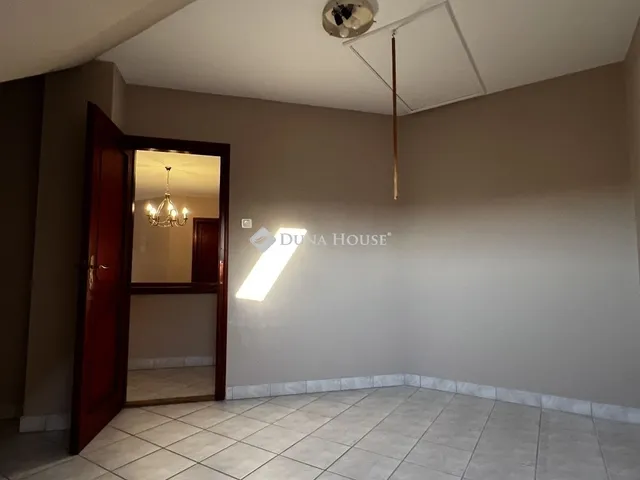 Eladó ház Dunaújváros 293 nm