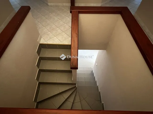 Eladó ház Dunaújváros 293 nm