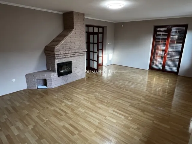 Eladó ház Dunaújváros 293 nm