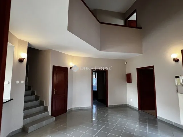 Eladó ház Dunaújváros 293 nm