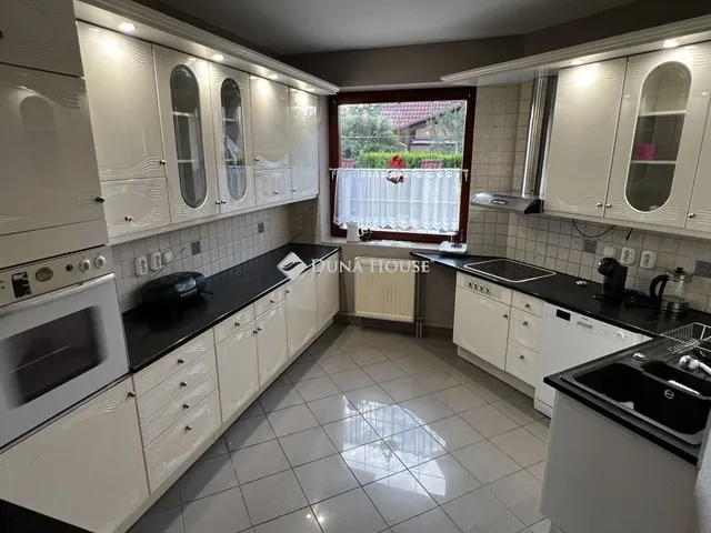 Eladó ház Dunaújváros 293 nm