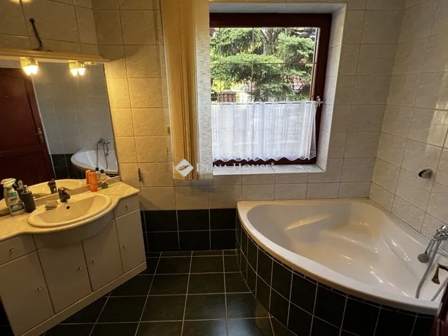 Eladó ház Dunaújváros 293 nm