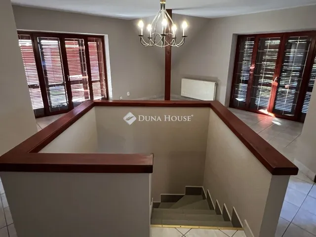 Eladó ház Dunaújváros 293 nm