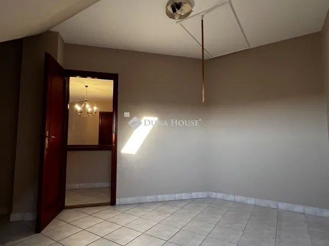 Eladó ház Dunaújváros 293 nm