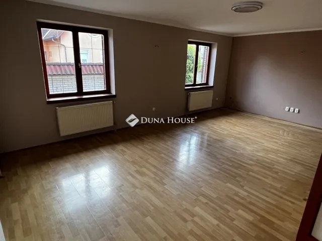 Eladó ház Dunaújváros 293 nm