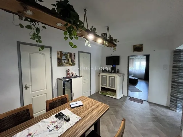 Eladó ház Cece 66 nm