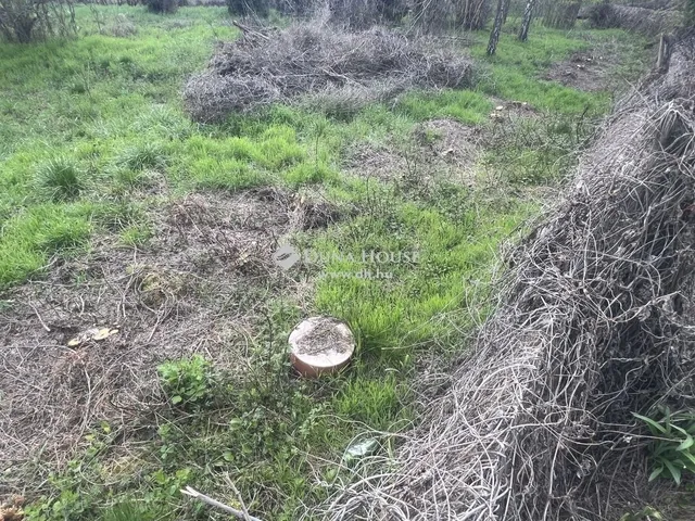 Eladó telek Dunaújváros 961 nm