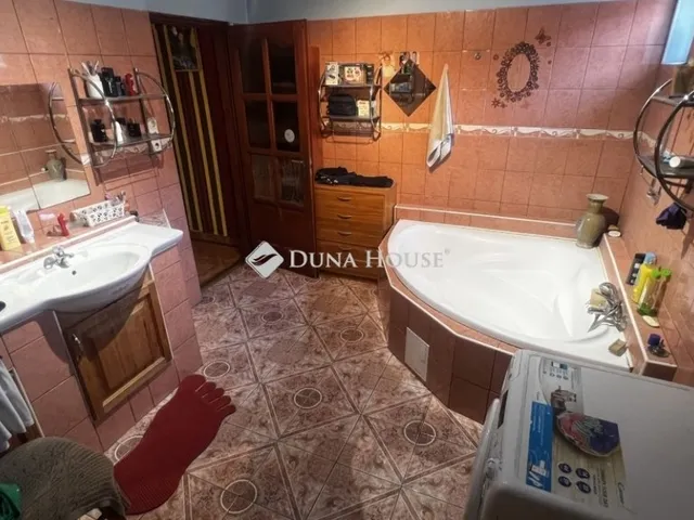 Eladó ház Dunaújváros 250 nm