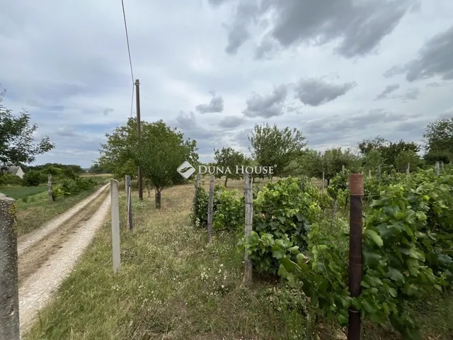 Eladó telek Soponya 3467 nm