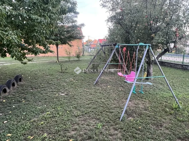 Eladó ház Nagykarácsony 112 nm