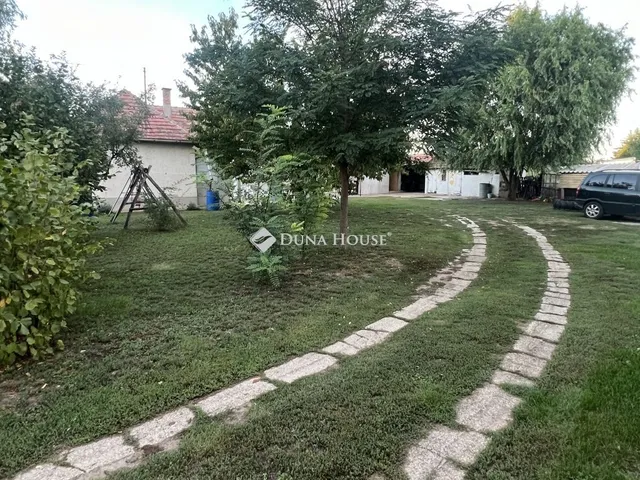 Eladó ház Nagykarácsony 112 nm