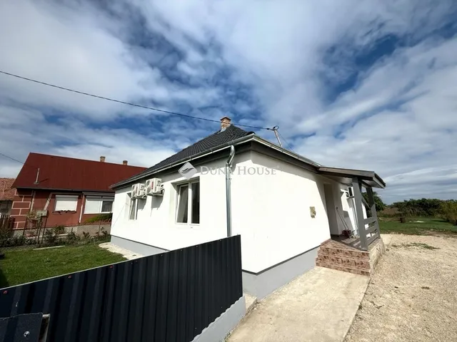 Eladó ház Soponya 74 nm