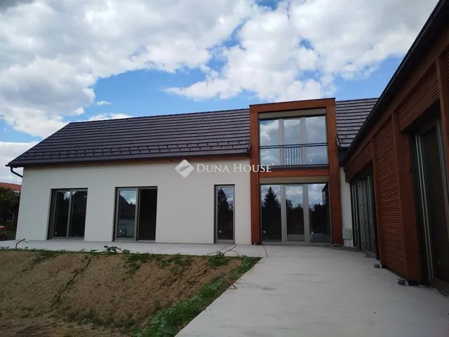 Eladó ház Sukoró 373 nm