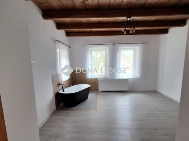 Eladó ház Vértesacsa 122 nm