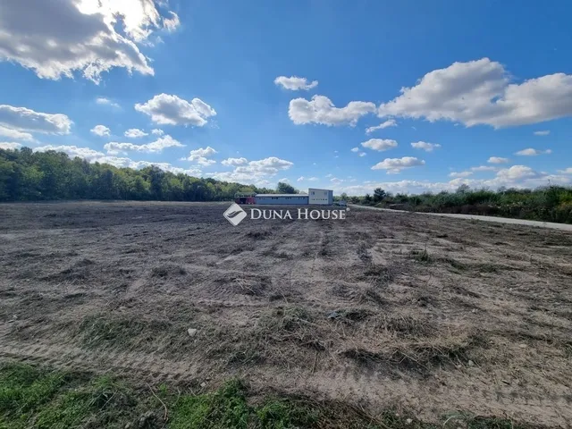 Eladó kereskedelmi és ipari ingatlan Gárdony 4000 nm