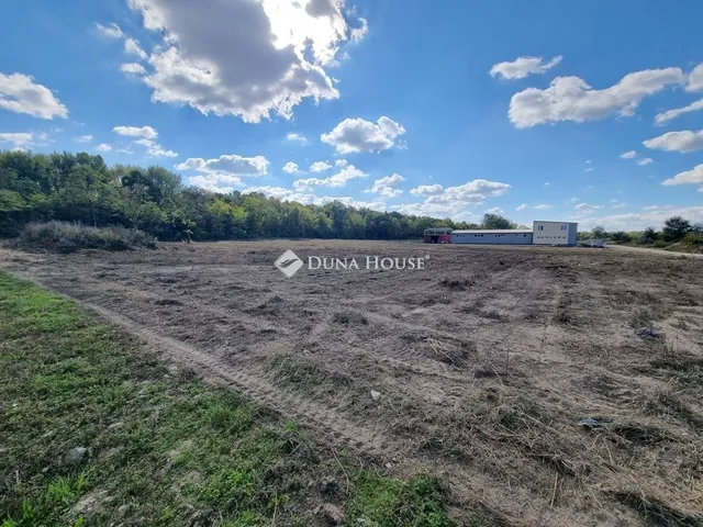 Eladó kereskedelmi és ipari ingatlan Gárdony 4000 nm