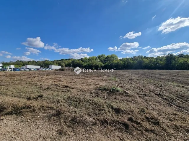 Eladó kereskedelmi és ipari ingatlan Gárdony 4000 nm