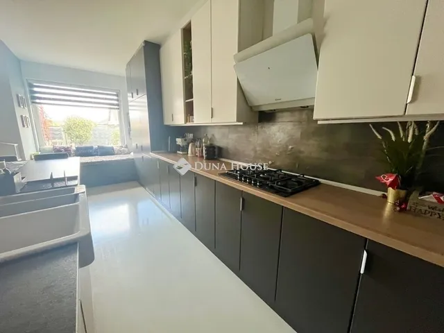 Eladó ház Székesfehérvár, Maroshegy 217 nm