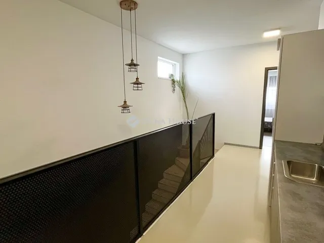 Eladó ház Székesfehérvár, Maroshegy 217 nm