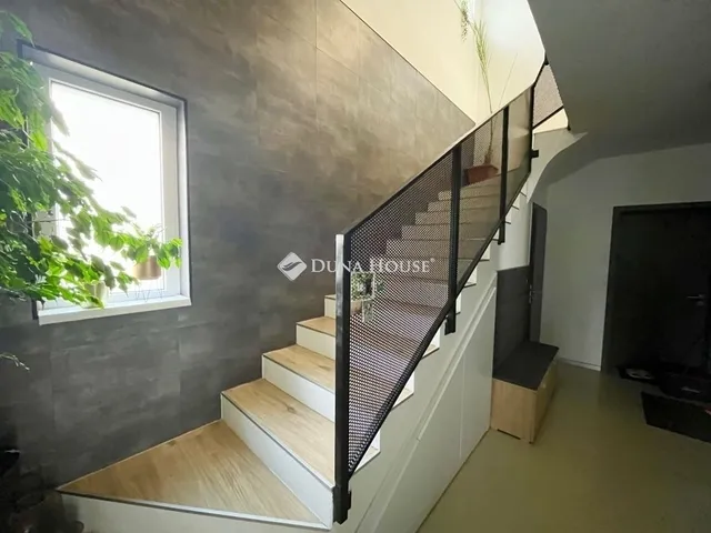 Eladó ház Székesfehérvár, Maroshegy 217 nm