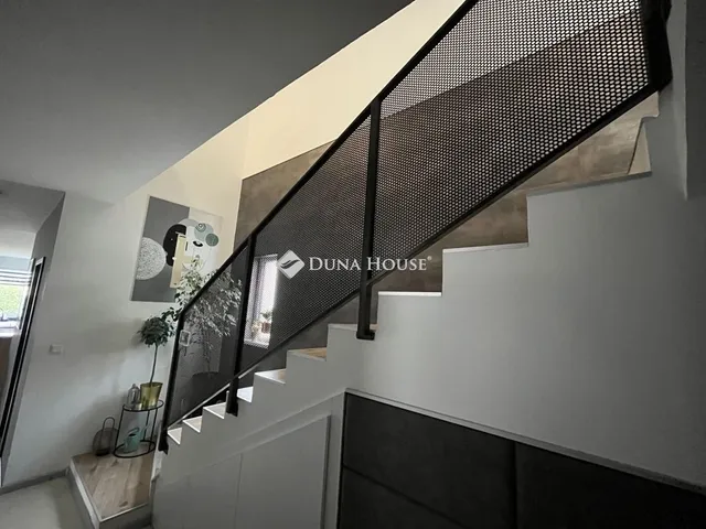 Eladó ház Székesfehérvár, Maroshegy 217 nm